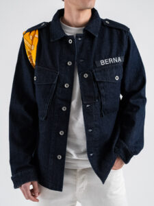 BERNA Giacchetta in jeans con stampa sul retro e logo frontale 251248 Blu Denim (8)