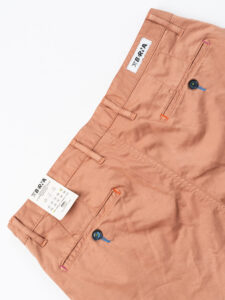 BERNA Pantalone chinos in cotone leggero 251103 Pesca (1)