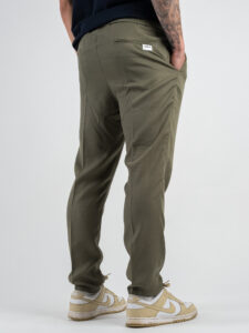 BERNA Pantalone leggero con coulisse in tessuto tencel 251089 Militare (4)