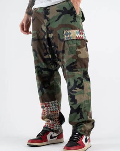 BL11 Pantalone camouflage cargo con tasconi laterali e toppe 47BL 2 Nuovi Arrivi