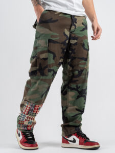BL11 Pantalone camouflage cargo con tasconi laterali e toppe 47BL (3)