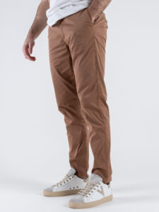 BL11 Pantalone chinos slim leggero TROPEA Cipolla (2)