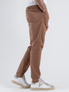 BL11 Pantalone chinos slim leggero TROPEA Cipolla (4)