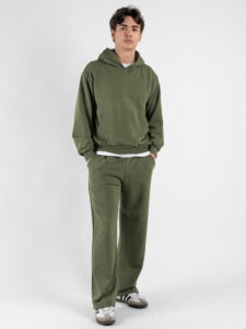 Completo tuta over leggero con felpa cappuccio boxy fit + pantalone baggy AD2122 Muschio (1)