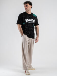 DISCLAIMER T-shirt con logo frontale e scritte graffiti 25EDS54897 Nera (2)