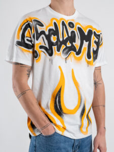 DISCLAIMER T-shirt con stampa scritta graffiti 25EDS55000 Bianca (4)