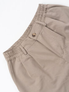 ESTASI Pantalone leggero gamba larga con elastico in vita YAMAL Fango (3)