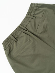 ESTASI Pantalone leggero gamba larga con elastico in vita YAMAL Verde Militare (1)