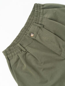 ESTASI Pantalone leggero gamba larga con elastico in vita YAMAL Verde Militare (2)