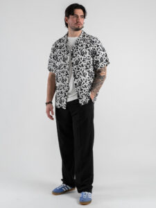OVER-D Camicia a mezza manica in fantasia fiori con collo bowling OE1S2S5C44 Nera (2)
