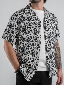 OVER-D Camicia a mezza manica in fantasia fiori con collo bowling OE1S2S5C44 Nera (5)