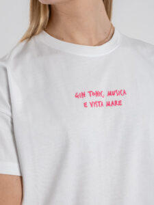 SUPERCULTURE T-shirt da donna in cotone con ricamo GIN TONIC,MUSICA E VISTA MARE AW1199 Bianca (1)