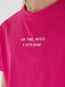 SUPERCULTURE T-shirt da donna in cotone con ricamo GIN TONIC,MUSICA E VISTA MARE AW1199 Fucsia (3)
