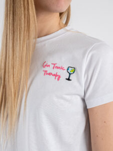 SUPERCULTURE T-shirt da donna in cotone con ricamo lato cuore GIN TONIC THERAPY AW1205 Bianca (2)