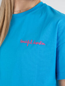 SUPERCULTURE T-shirt da donna in cotone con stampa e ricamo BEAUTIFUL DISASTER Turchese (3)