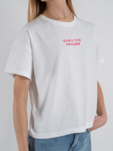 SUPERCULTURE T-shirt da donna in cotone con stampa e ricamo LOVE IS THE MESSAGE boxy fit Bianca (1)