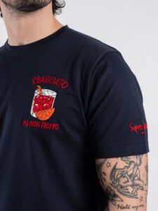 SUPERCULTURE T-shirt in cotone con stampa e ricamo SBAGLIATO MA NON TROPPO Blu (4)