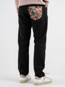 V2 Jeans regular con tasca sul retro in fantasia fiori JTCLS Nero (5)