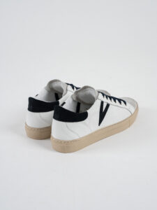 V2 Sneakers a suola bassa in pelle bianca con V a contrasto e tallone in camoscio blu SUBIV2 Blu (1)