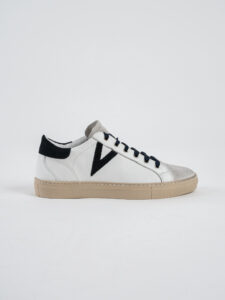 V2 Sneakers a suola bassa in pelle bianca con V a contrasto e tallone in camoscio blu SUBIV2 Blu (2)