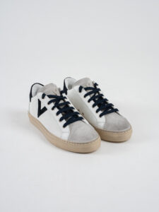 V2 Sneakers a suola bassa in pelle bianca con V a contrasto e tallone in camoscio blu SUBIV2 Blu (3)