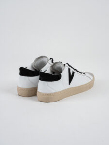 V2 Sneakers a suola bassa in pelle bianca con V a contrasto e tallone in camoscio nera SUBIV2 Nero (1)