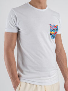 V2 T-shirt basica con taschino carpa koi TUBI17 Bianca (1)