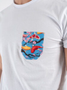 V2 T-shirt basica con taschino carpa koi TUBI17 Bianca (5)
