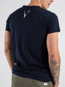 V2 T-shirt basica con taschino carpe koi TUBL17 Navy (1)