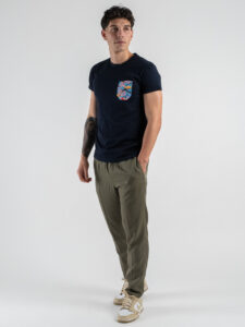 V2 T-shirt basica con taschino carpe koi TUBL17 Navy (2)