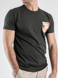 V2 T-shirt basica con taschino fenicotteri TUMIL13 Verde (3)