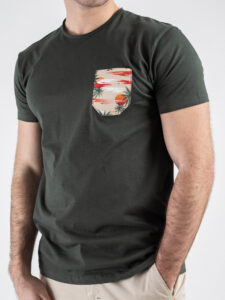 V2 T-shirt basica con taschino fenicotteri TUMIL13 Verde (5)