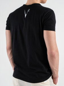 V2 T-shirt basica con taschino fiori TUNE09 Nera (1)