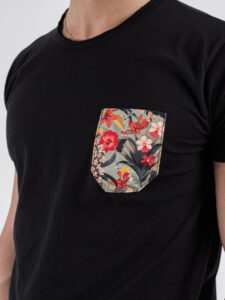 V2 T-shirt basica con taschino fiori TUNE09 Nera (4)