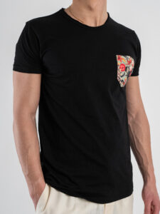 V2 T-shirt basica con taschino fiori TUNE09 Nera (5)
