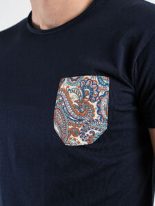 V2 T-shirt basica con taschino mosaico TUBL8 Navy (5)