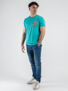 V2 T-shirt basica con taschino mosaico TUTI8 turchese (2)