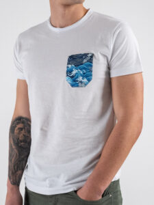 V2 T-shirt basica con taschino onde mare TUBI15 Bianca (2)