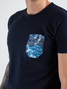 V2 T-shirt basica con taschino onde mare TUBL15 Navy (4)