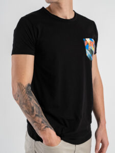 V2 T-shirt basica con taschino piume multicolor TUNE23 Nera (5)
