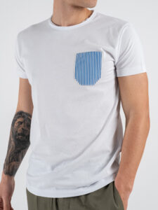 V2 T-shirt basica con taschino rigato azzurro TUBI28 Bianca (3)