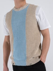 BL11 Gilet over in maglia smanicato con strappi sul fondo BUDAPEST beigeceleste (3)
