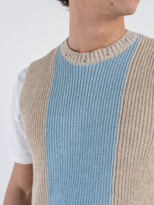 BL11 Gilet over in maglia smanicato con strappi sul fondo BUDAPEST beigeceleste (4)
