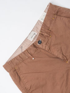 BL11 Pantalone chinos slim leggero TROPEA Cipolla (1)