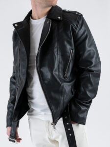 Biker in ecopelle con tasche e zip L971 Nero (5)