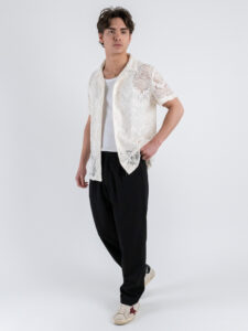 Camicia con collo a V mezza manica in fantasia traforata P2728 Beige (2)