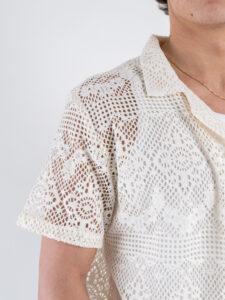 Camicia con collo a V mezza manica in fantasia traforata P2728 Beige (5)