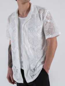 Camicia con collo a V mezza manica in fantasia traforata P2728 Bianco (5)