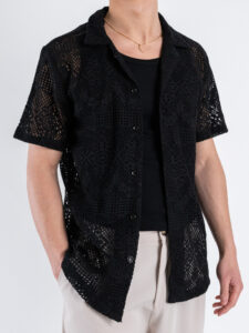 Camicia con collo a V mezza manica in fantasia traforata P2728 Nero (3)