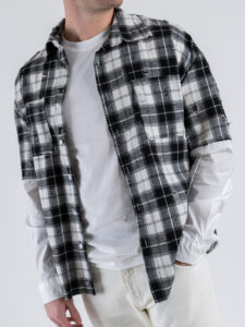 Camicia scozzese con strappi e doppia manica CS2481 Nera (3)
